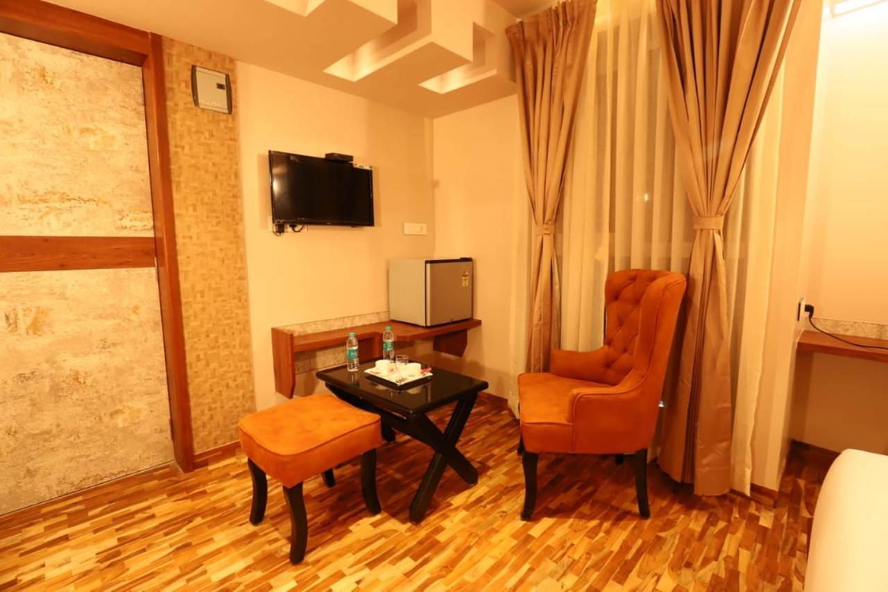 Hotel Prabha Palace Ахмеднагар Экстерьер фото