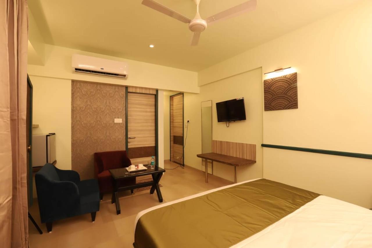 Hotel Prabha Palace Ахмеднагар Экстерьер фото