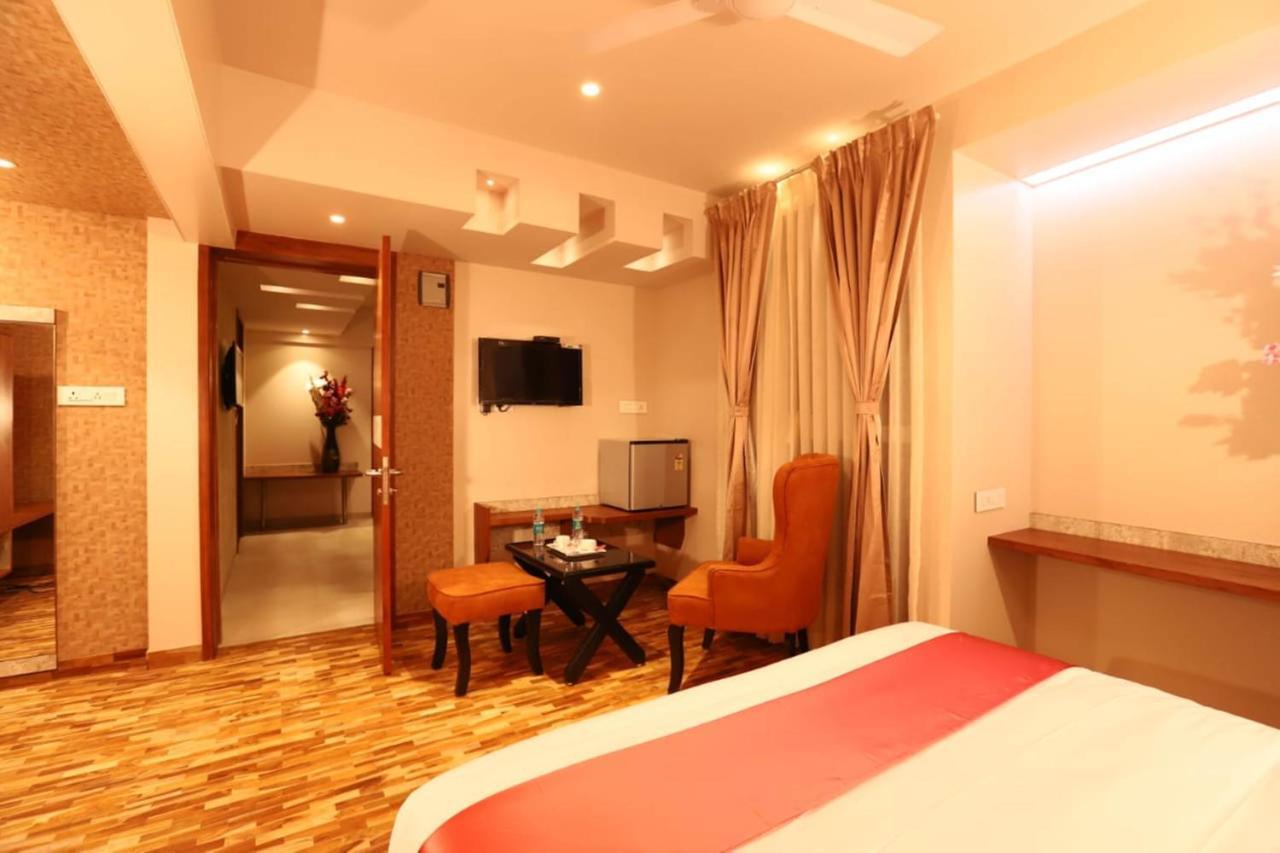 Hotel Prabha Palace Ахмеднагар Экстерьер фото